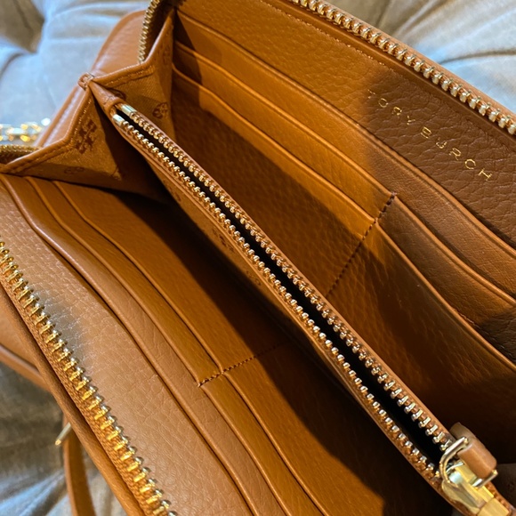 Tory Burch Tan Pebbled Leather Crossbody Bag & Matching Zip Around Wallet Set - Picture 15 of 16